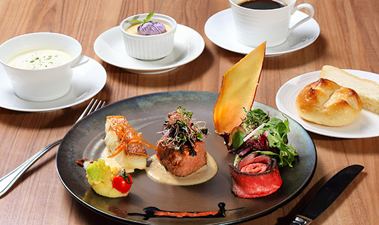 赤レンガランチ