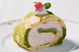 抹茶ロールケーキ
